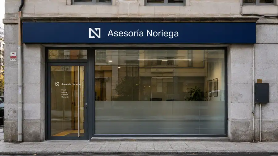Rótulo de bandeja rotulado para la Asesoría Noriega, fabricado por Pingraf en Oviedo