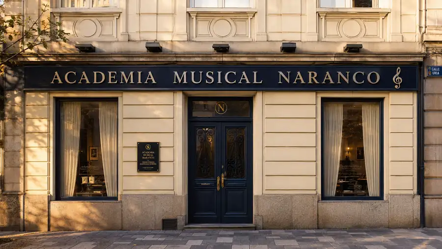 Rótulo de fachada de Academia Musical Naranco fabricado e instalado por Pingraf en Asturias